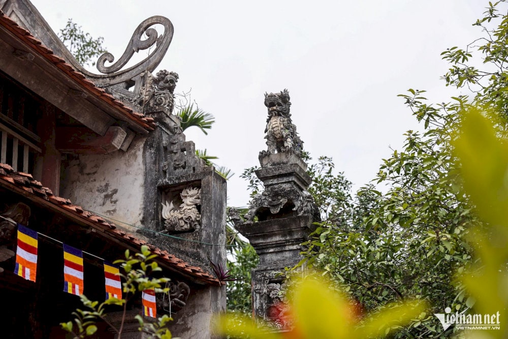 Hệ thống tượng “Tứ Long chầu Nguyệt” 